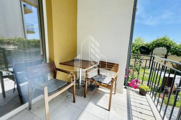 Apartament cu 3 camere,centrala si curte proprie ,in Dumbravita anunturi imobiliare Timis