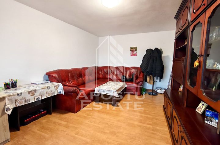 Apartament spatios cu 3 camere, centrala proprie, zona Girocului anunturi imobiliare Timis