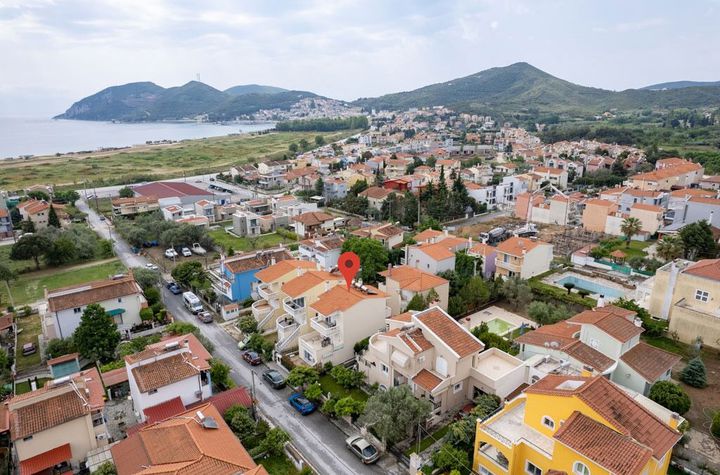 Casă trei niveluri 175 mp în Nea Iraklitsa anunturi imobiliare Grecia
