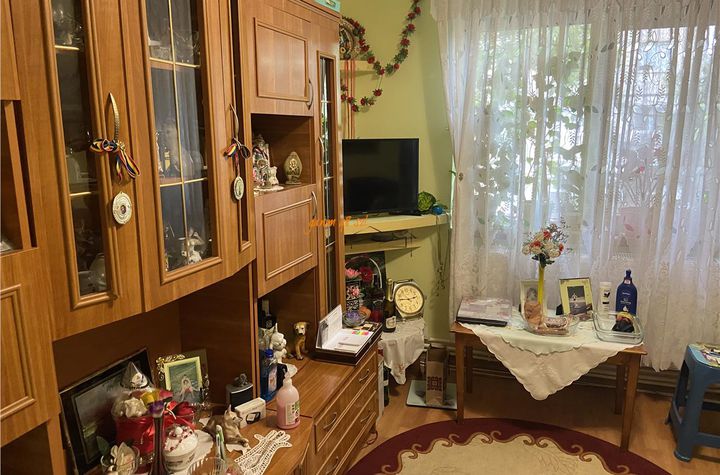Apartament 3 camere de vanzare SUD - Vrancea anunturi imobiliare Vrancea