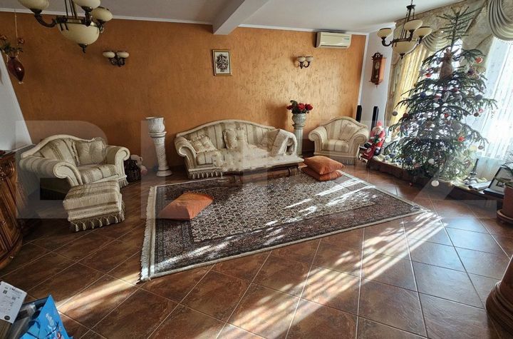 Vilă - 8 camere de inchiriat BARIERA VALCII - Dolj anunturi imobiliare Dolj