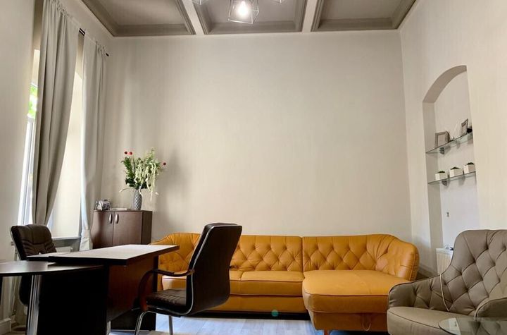 Birou ultracentral, pe Revoluției cu acces direct anunturi imobiliare Arad