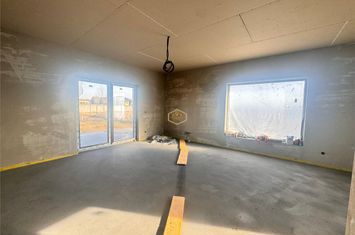 Casă - 4 camere de vanzare AUREL VLAICU - Satu Mare anunturi imobiliare Satu Mare