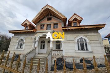 Conac boieresc în zona centrală a municipiului Alba Iulia anunturi imobiliare Alba