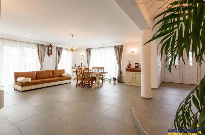 Casă - 7 camere de vanzare EXTERIOR EST - Brasov anunturi imobiliare Brasov