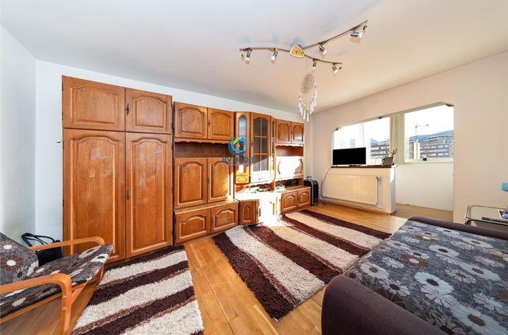 Apartament 3 camere de vanzare JUDETEAN - Brasov anunturi imobiliare Brasov