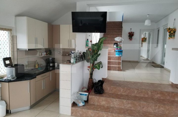 Vilă - 7 camere de vanzare TARGOVISTE - Dambovita anunturi imobiliare Dambovita