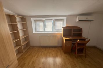 Inchiriere apartament doua camere mansarda vila D+P+1+M Cotroceni anunturi imobiliare Bucuresti