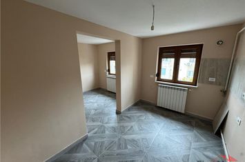 Apartament 3 camere de vanzare GARA - Vrancea anunturi imobiliare Vrancea