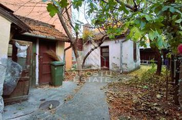 Casa la curte comuna cu intrare de pe 2 strazi anunturi imobiliare Arad
