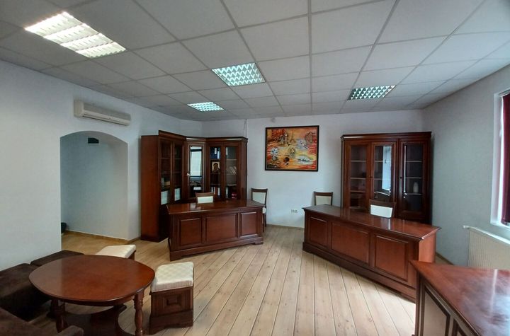 Birou, central, Ady Endre Oradea, 40 mp. 399 E/lună. Comision 0 anunturi imobiliare Bihor