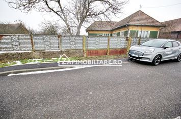 Casa 3 camere,1 baie,100 mp, 2.700 mp teren,0% comision anunturi imobiliare Mures