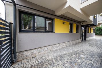 Apartament nou, ultracentral, cu loc de parcare privat | 110.000 € anunturi imobiliare Arad