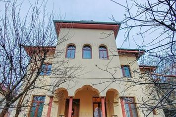 Vilă cu caracter de unicat în centrul Clujului pe un teren cu potential deosebit anunturi imobiliare Cluj