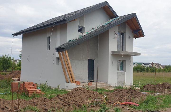 Casă - 5 camere de vanzare COMUNA BERCENI - Bucuresti anunturi imobiliare Bucuresti