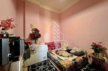 Apartament 3 camere, curte comuna, toate utilitatile, zona Lunei anunturi imobiliare Timis