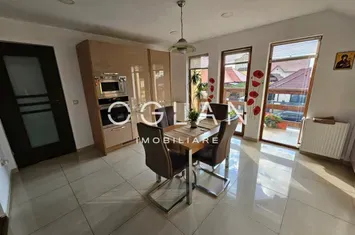 Casă - 8 camere de vanzare SIBIU - Sibiu anunturi imobiliare Sibiu