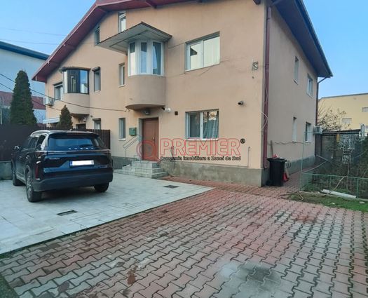 Vilă 4 cam Aparatorii Patriei, 161 mp, P+1