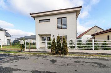 Casă de vânzare modernă și spațioasă – Comision 0%! anunturi imobiliare Arad