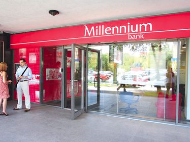 Millennium Bank lansează serviciul SmartPhone Banking