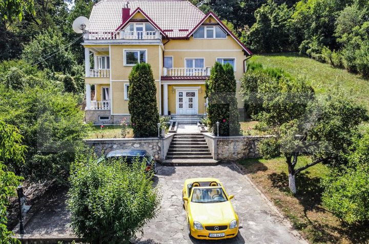 Vilă - 8 camere de vanzare CODLEA - Brasov anunturi imobiliare Brasov