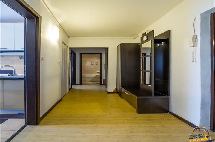 Apartament 3 camere de vanzare CENTRAL - Brasov anunturi imobiliare Brasov