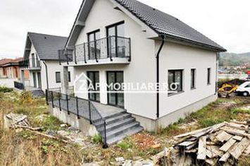 Casa 4 camere la cheie,2bai,120 mp,501 mp teren,zona Corunca anunturi imobiliare Mures