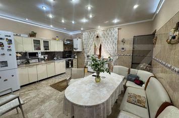 Vilă - 9 camere de vanzare ORASTIE - Hunedoara anunturi imobiliare Hunedoara