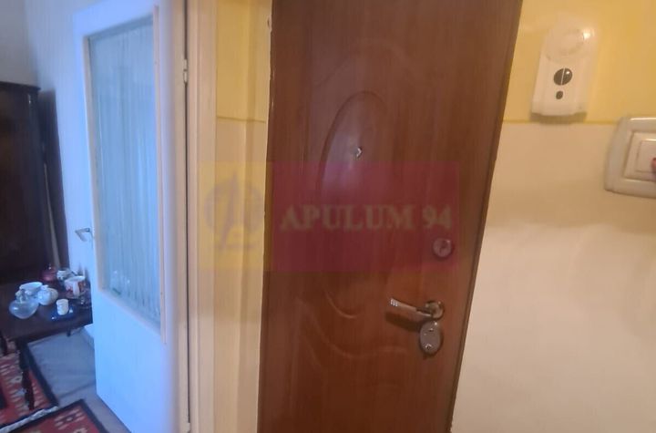 Apartament cu 3 camere de vanzare in Campina - Zona Scoala Centrala anunturi imobiliare Prahova