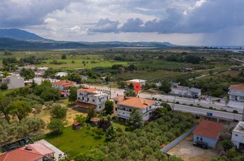 Clădire 2 niveluri cu spații comerciale în Nea Kerdilia anunturi imobiliare Grecia