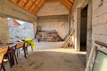 Vilă - 4 camere de vanzare EXTERIOR EST - Brasov anunturi imobiliare Brasov