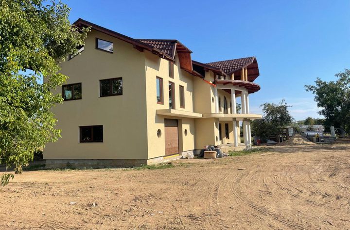 Vilă - 10 camere de vanzare SUCEAVA - Suceava anunturi imobiliare Suceava