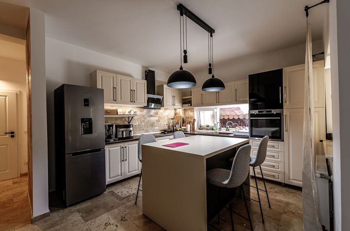 Casă de vânzare – Via Carmina, Vladimirescu -zonă rezidențială premium anunturi imobiliare Arad