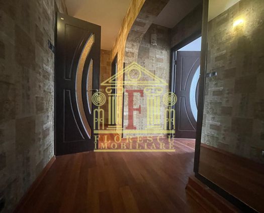 Apartament 4 camere Palat, 80 mp