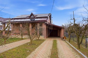 Casă / Vilă cu 5 camere de vânzare anunturi imobiliare Iasi
