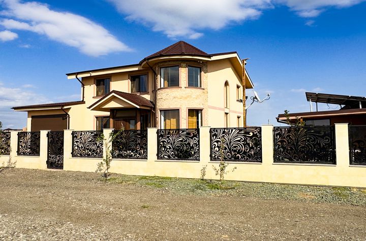 Vilă - 5 camere de vanzare KM 5 - Constanta anunturi imobiliare Constanta