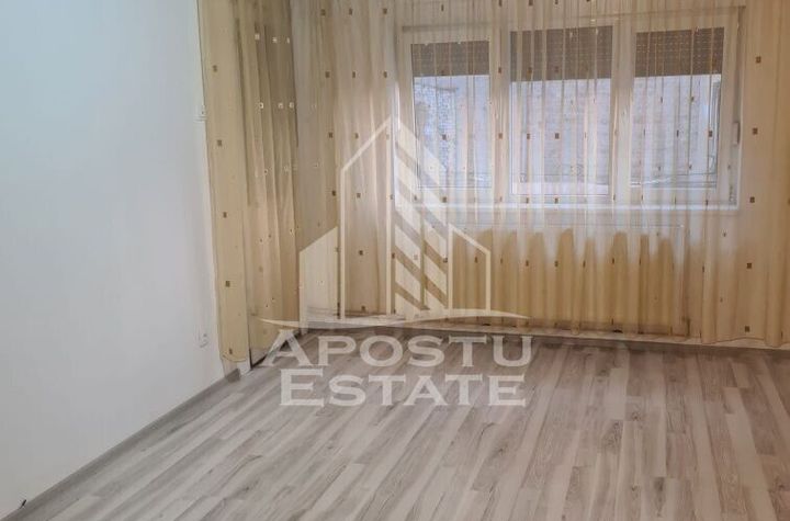 Apartament cu 3 camere, decomandat, ultra-central, piata Unirii anunturi imobiliare Timis