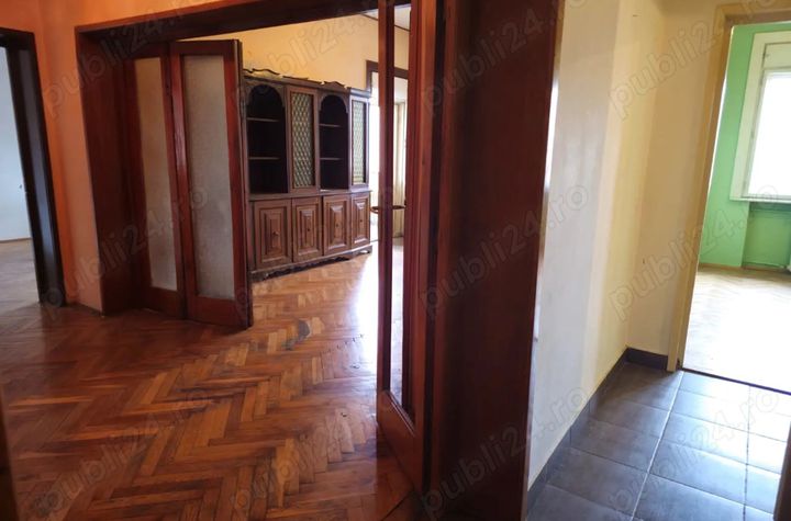 Apartament 4 camere de vanzare CENTRAL - Timis anunturi imobiliare Timis