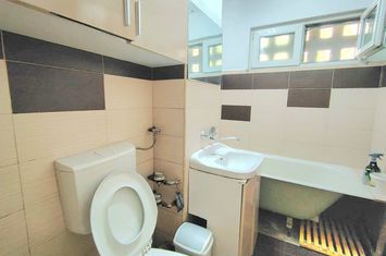 Apartament 3 camere de vanzare PLOIESTI - Prahova anunturi imobiliare Prahova