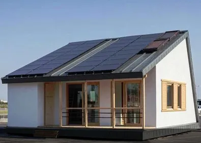 Casa solară Prispa a fost vândută unor băcăuani pentru 45.000 de euro