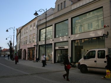BCR a vândut clădirea magazinului Zara din Sibiu cu 2 mil. euro