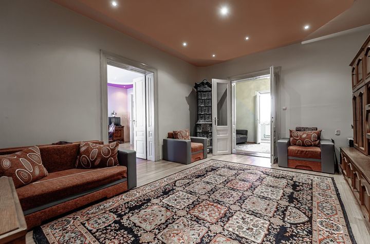 Locuință spațioasă cu grădină mare în Aradul Nou, calea Timișorii anunturi imobiliare Arad