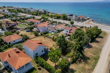 Casă 51 mp, teren 1000 mp — 120 m de plajă anunturi imobiliare Grecia
