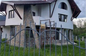 Vilă - 6 camere de vanzare NORD-EST - Suceava anunturi imobiliare Suceava