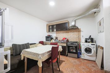 Casă renovată cu 3 camere din cărămidă în Gradiste anunturi imobiliare Arad
