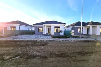 Casă - 4 camere de vanzare SUD-EST - Satu Mare anunturi imobiliare Satu Mare