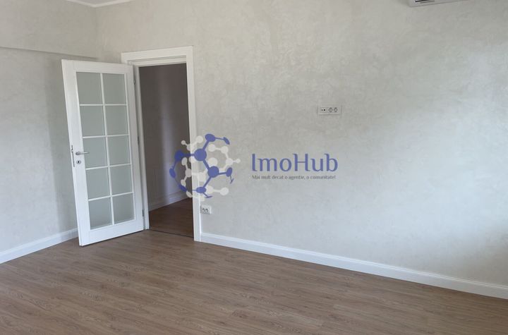 Spatiu comercial de inchiriat cu 2 camere- Zona Royal Town anunturi imobiliare Iasi