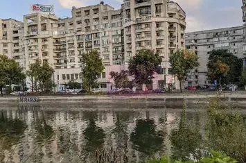 Vanzare apartament de 4 camere in zona bd Unirii-Casa Poporului anunturi imobiliare Bucuresti