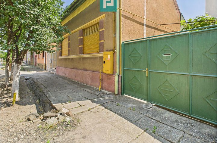 Casă cu 3 camere în cartierul Pârneava anunturi imobiliare Arad