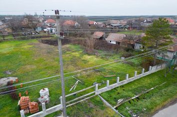 Teren intravilan cu fundatie inceputa si materiale anunturi imobiliare Arad